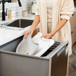 Munchkin Cloud Baby High Chair With 360° Swivel - Clear -Baby Trend Sales Store GUEST ddd838e5 b309 4b7e b160 c29dc4b70939